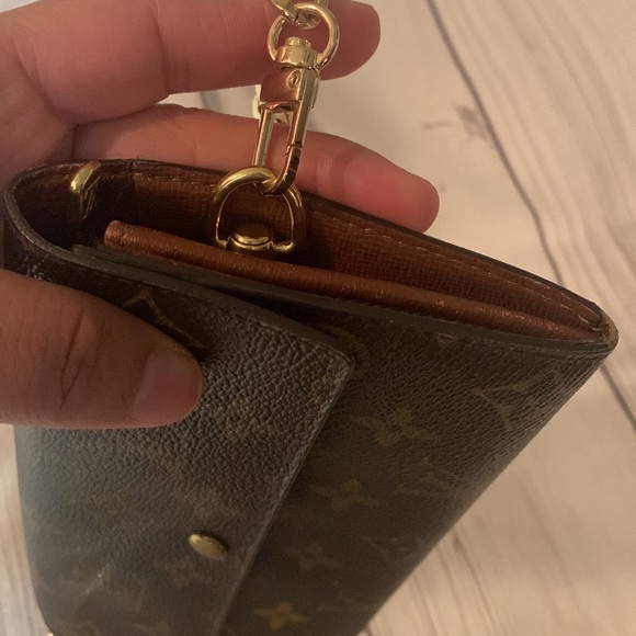 🤎💯 %AUTHENTIC LUZ VUITTON MONOGRAM SARAH WALLET crossbody 🤎🧡 - Picture 4 of 17
